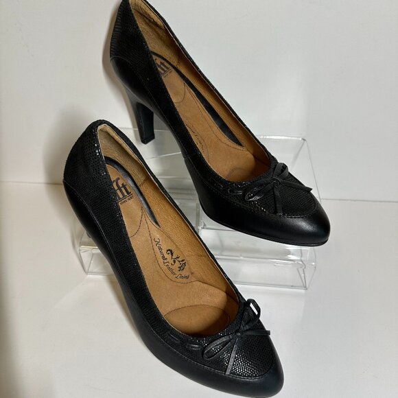 New Sofft Black Leather Pumps size 8M with a 3" pump heel suede & smooth texture - Picture 2 of 13